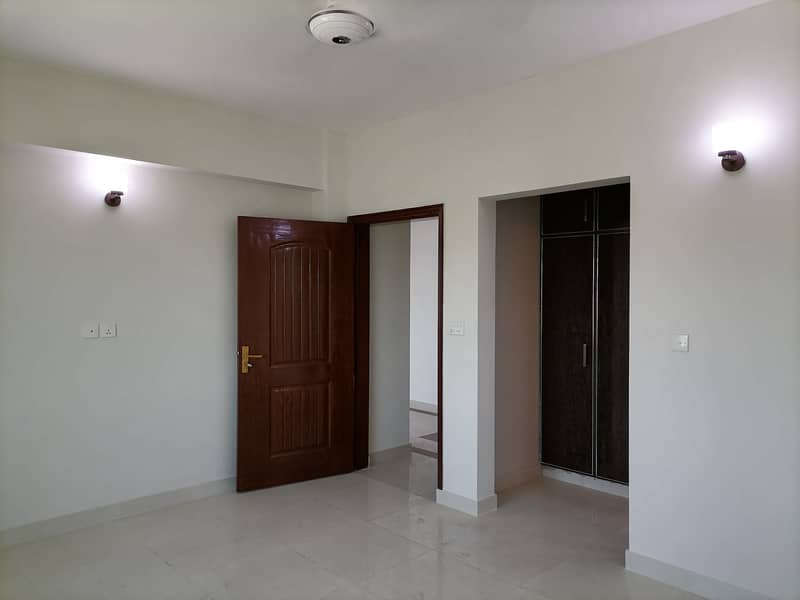 10 Marla 3 Bed Brand New Flat For Sale Askari 11 Lahore 16