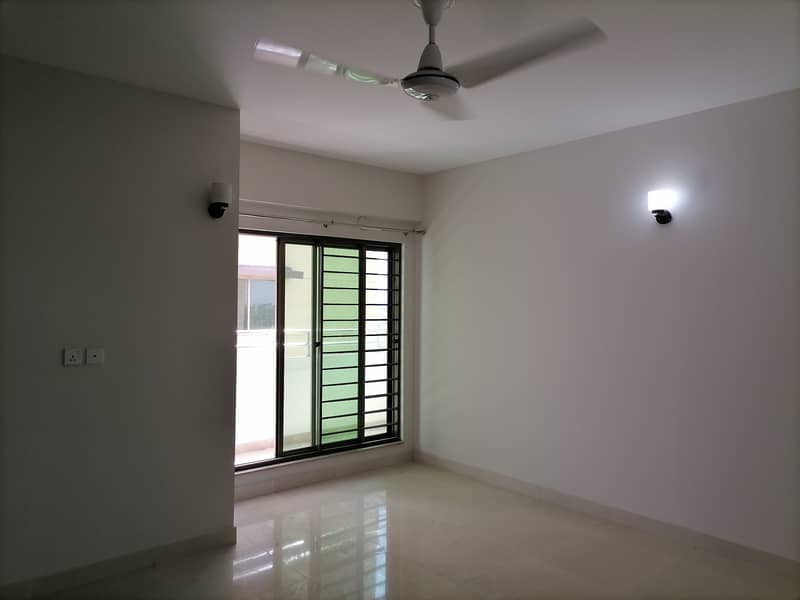 10 Marla 3 Bed Brand New Flat For Sale Askari 11 Lahore 19