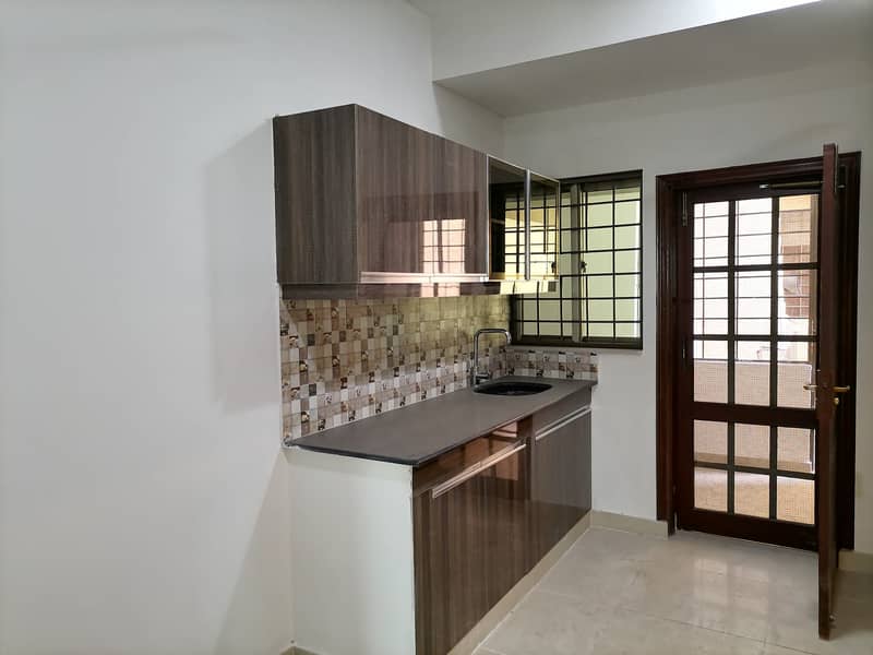 10 Marla 3 Bed Brand New Flat For Sale Askari 11 Lahore 24