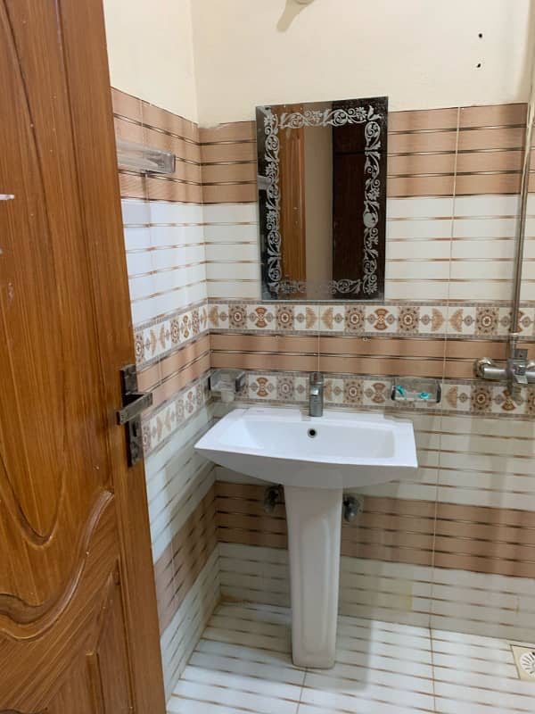 iqbal town rahwali 5 marla upper portion for rent 5