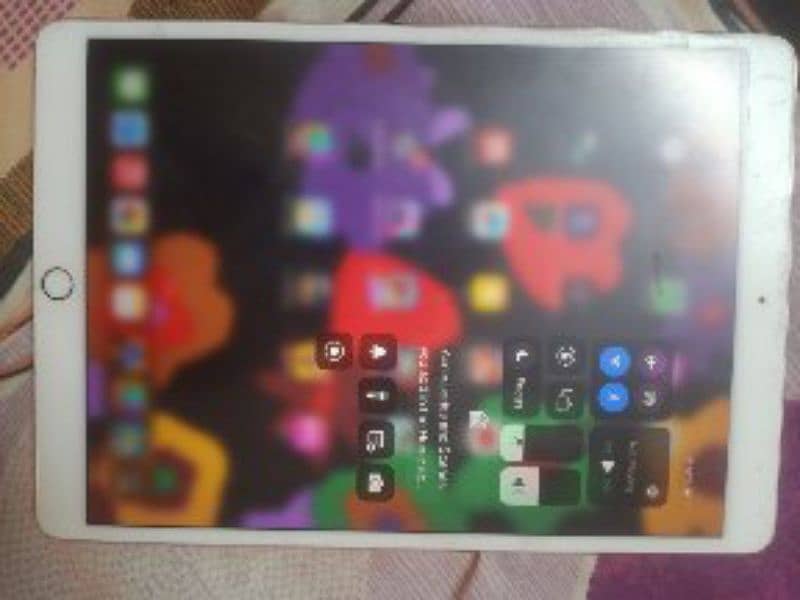 I pad pro 10.5 / 256 gb , with box 1