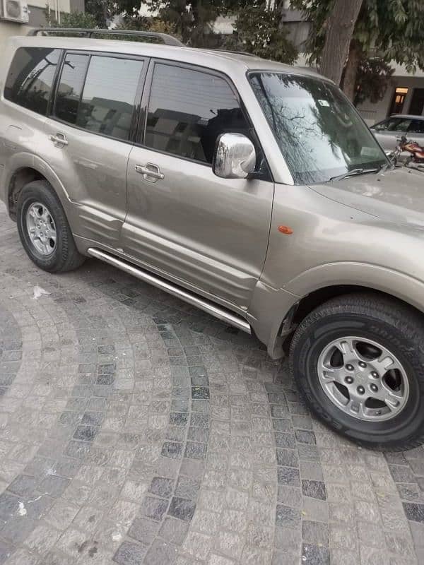 Mitsubishi Pajero 2001 2