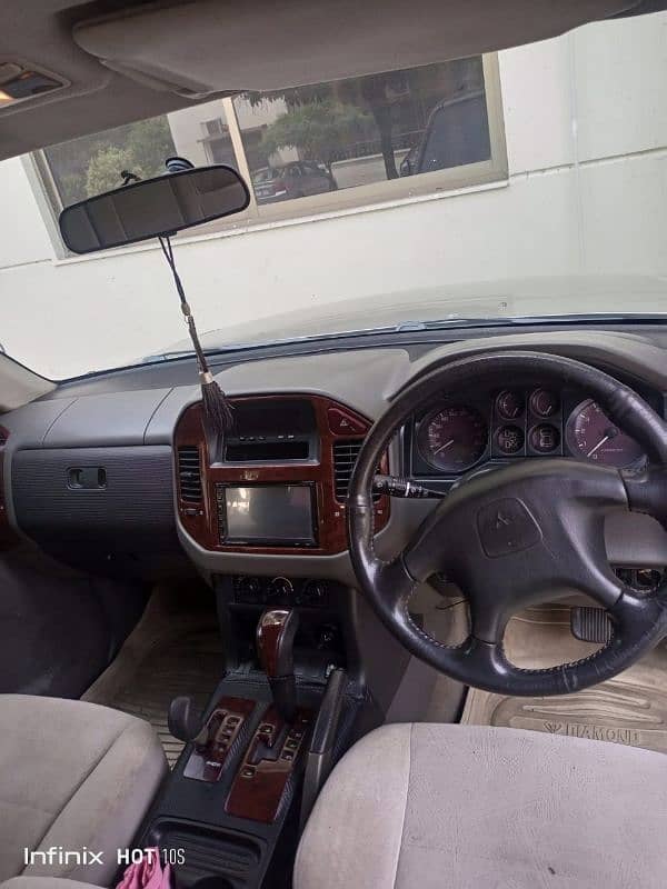 Mitsubishi Pajero 2001 6