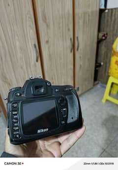 new nikon d80 with lens.