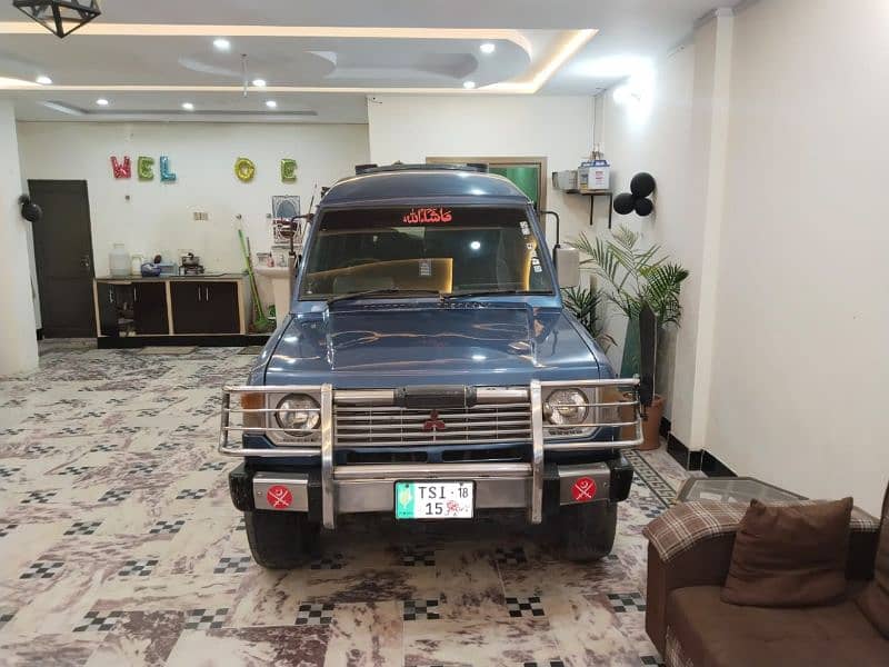 Mitsubishi Pajero 1989 2