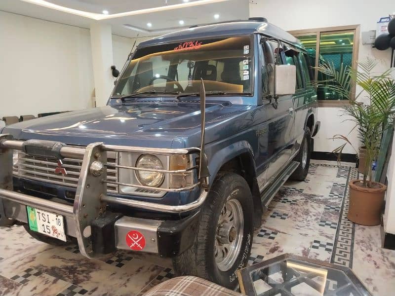 Mitsubishi Pajero 1989 3