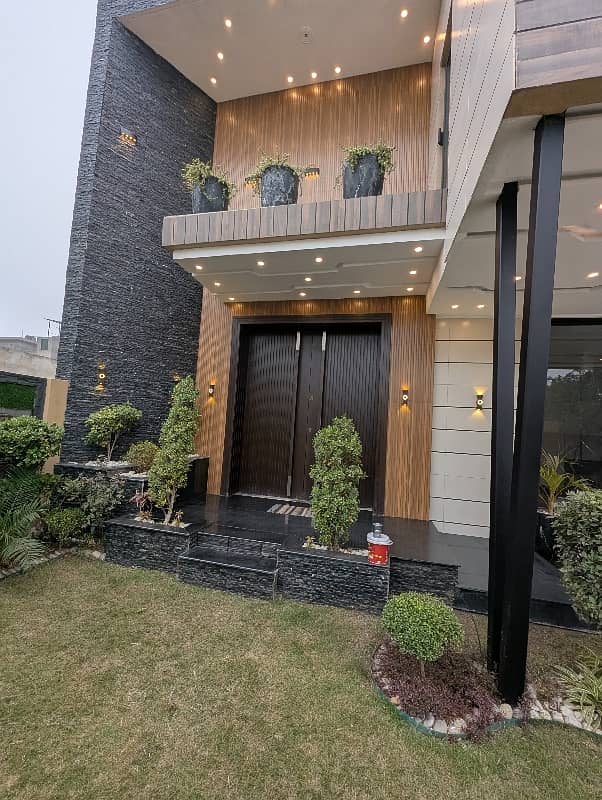 1 Kanal Double Storey Ultra Modern Style Luxury Stylish House Available For Sale In Valancia Town, Lahore By Fast Property Services Real Estate And Builders (21 Marla ) 19