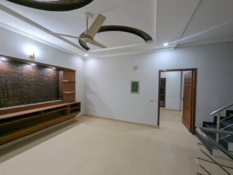 Sami commercial house 4.5 Marla available for sale in main bulivered pia near Umt university Lahore 16