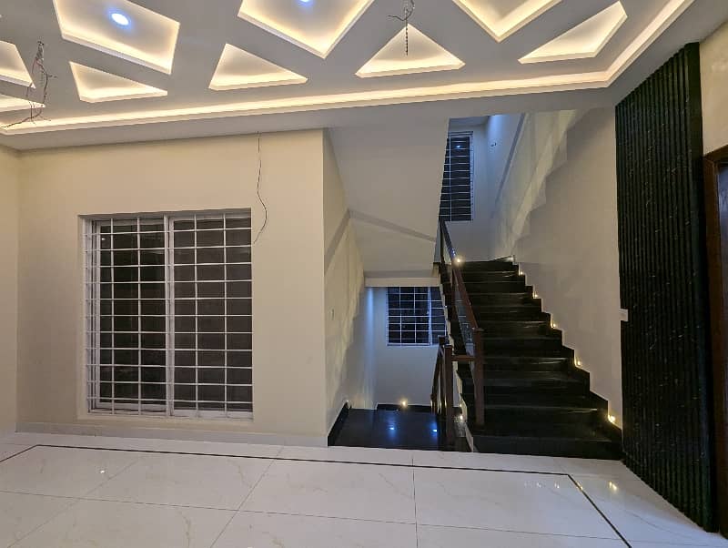 1 KANAL BRAND New Luxury Spanish Style Double Storey Stylish House Available For Sale In Punjab Employee Cooperative Society Phase 1 Near Pia Lahore. 7