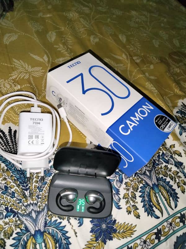 Tecno camon 30 12+12 /256GB AMOLED display Complete box 0