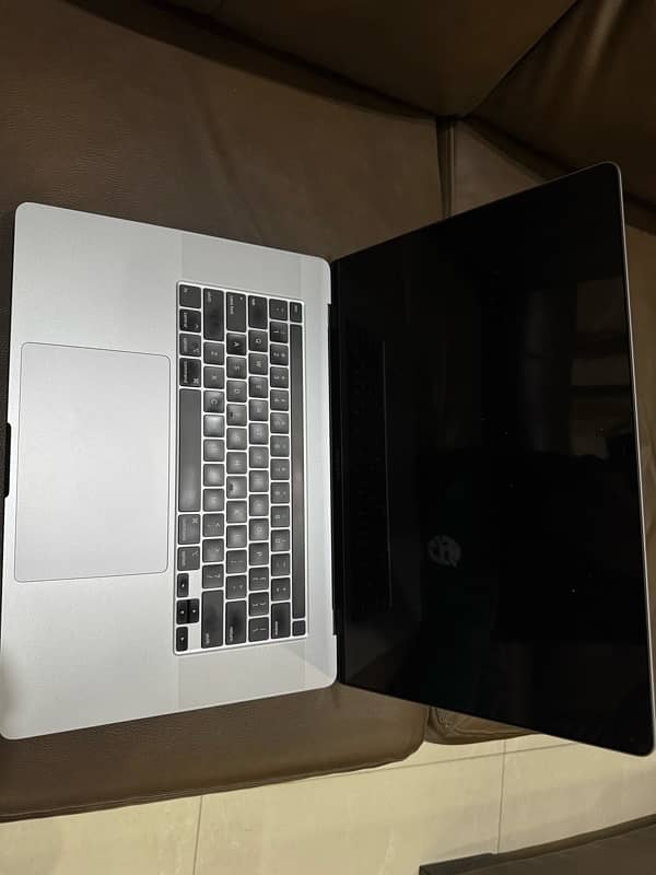 MacBook Pro 2019 i7 16 inches 1