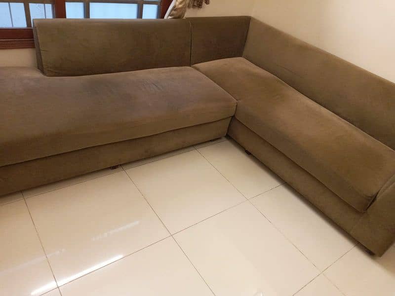 L-shaped sofa with cushions 0