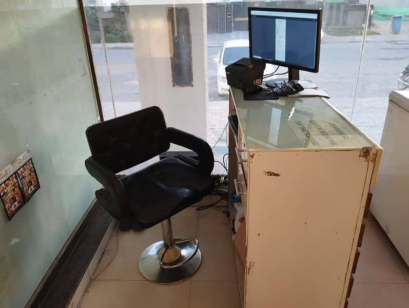 Counter with Glass Top and Revolving Chair 3