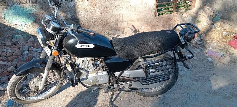 Suzuki GS150 2014 Model – Excellent Condition, Low Mileage – For Sale 4