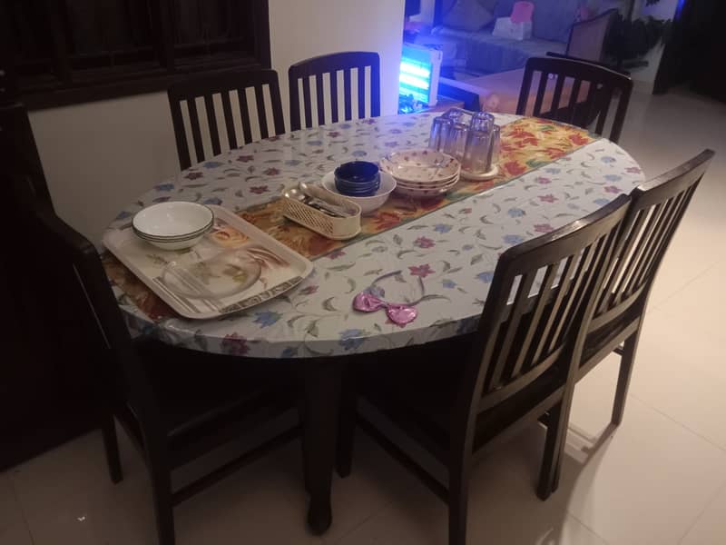 Excellent Condition Dining Table 0