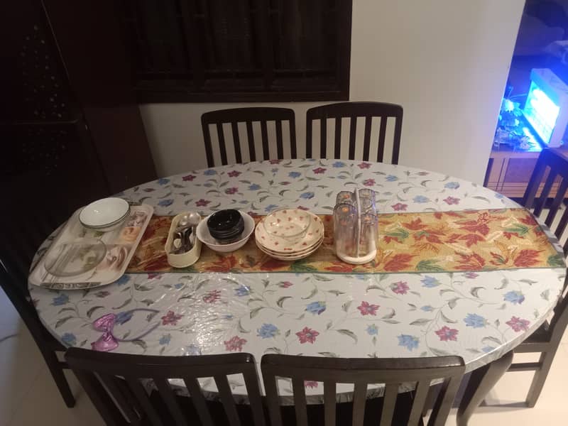 Excellent Condition Dining Table 1