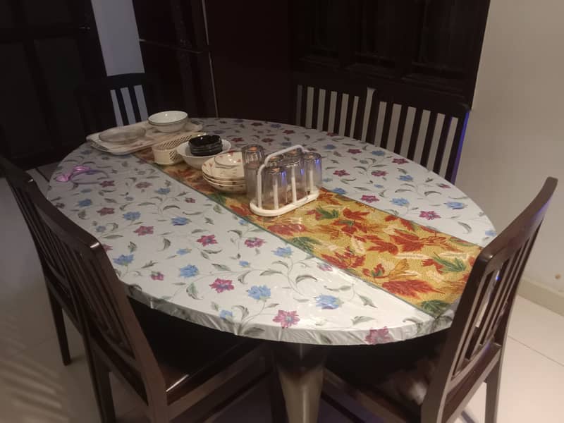 Excellent Condition Dining Table 2