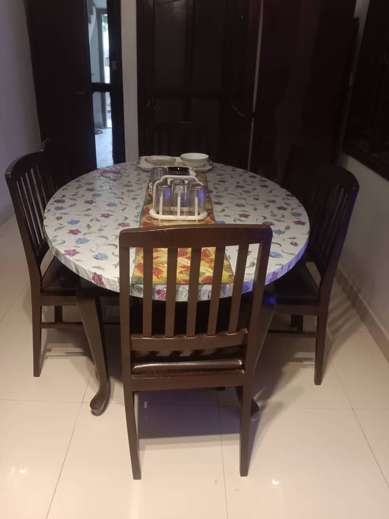 Excellent Condition Dining Table 3