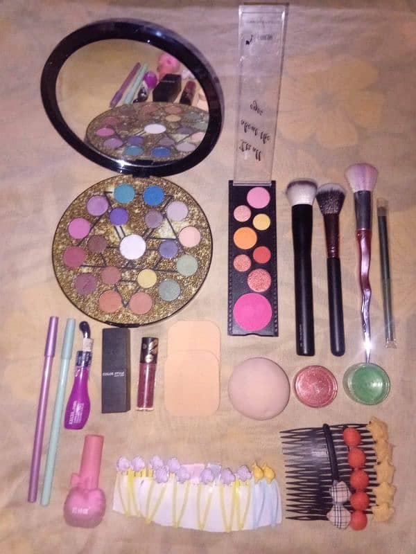 26 Pieces Makeup Deal 1