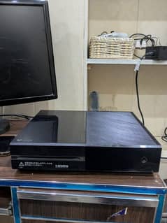 Xbox one 1TB storage with one controller | All okay 10/9 condition