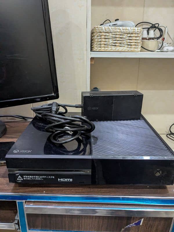 Xbox one 1TB storage with one controller | All okay 10/9 condition 4