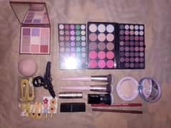 16 Pieces Makeup Deal in Cheap Price