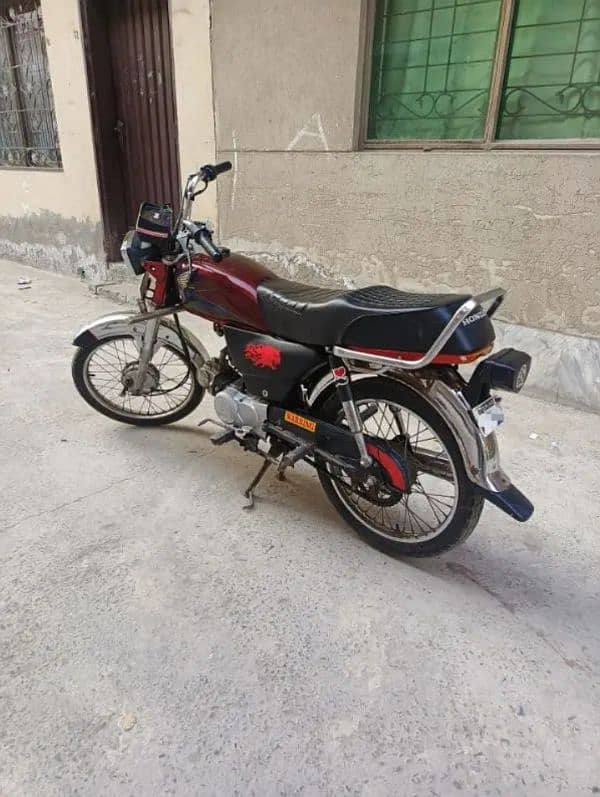 Honda bike 70 CC urgent for sale 2000 model 1