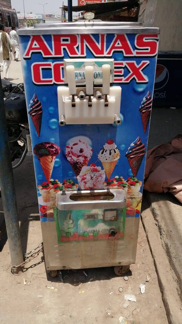 Ice cream machine 100% in working conditions no need work 2