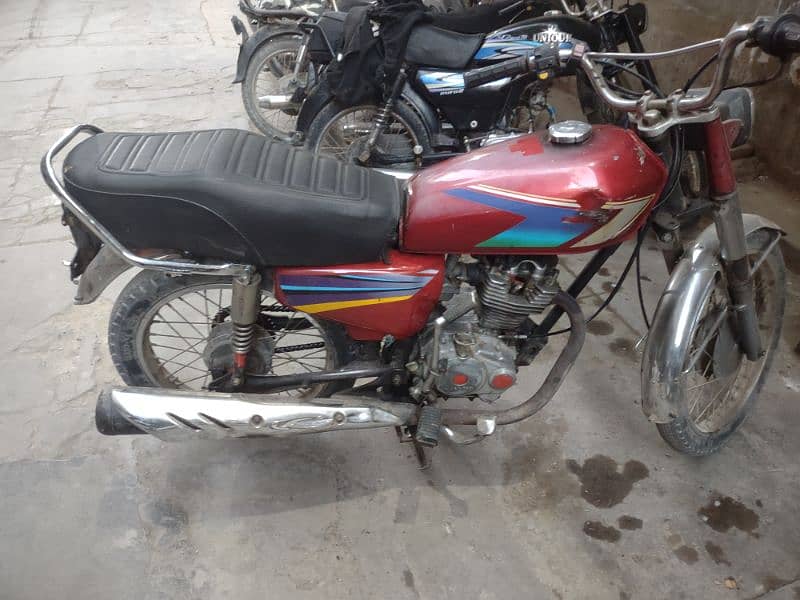 Honda 125 ha model 2011 ha our 11 month ki ha Karachi no ha 0