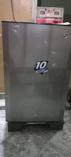 Pel mini fridge