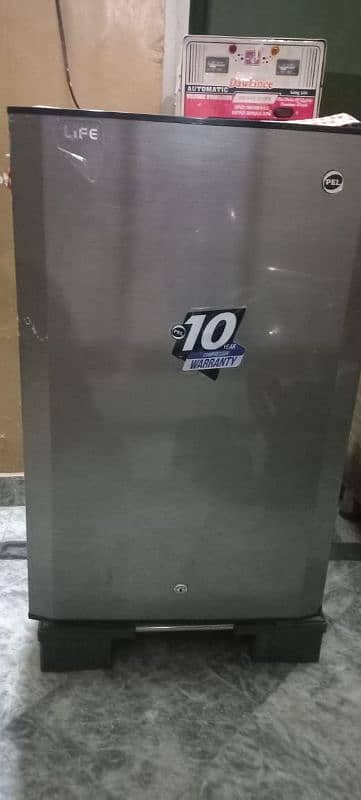 Pel mini fridge 0