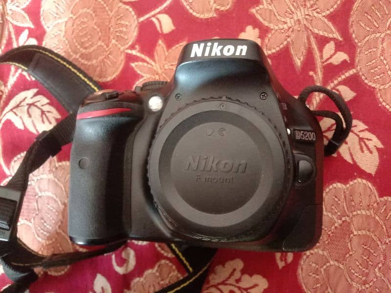 Nikon D5200 With Box 0