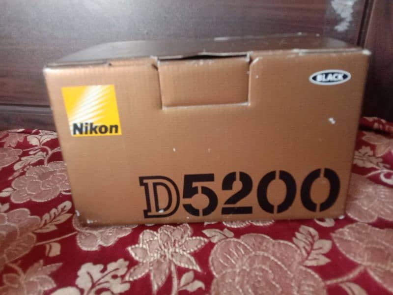 Nikon D5200 With Box 1