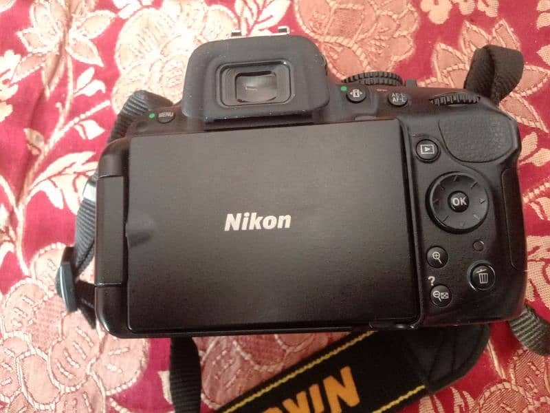 Nikon D5200 With Box 2