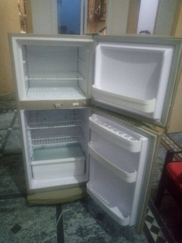 Waves company ka chlta Howa fridge good condition 0