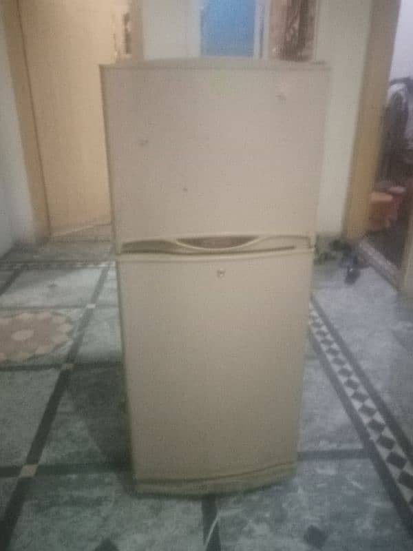 Waves company ka chlta Howa fridge good condition 1