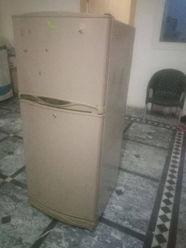 Waves company ka chlta Howa fridge good condition 2