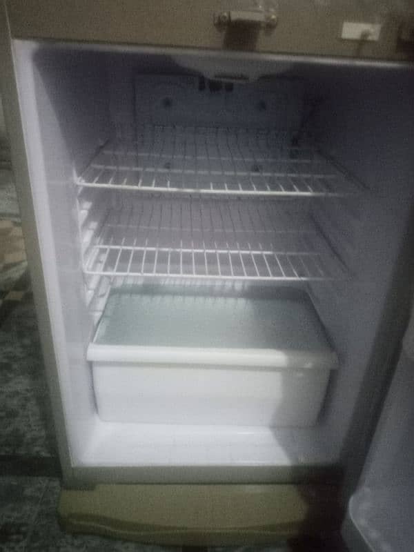 Waves company ka chlta Howa fridge good condition 7