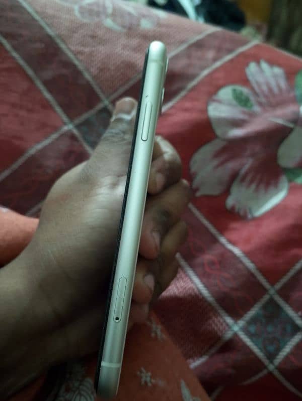 IPHONE 11 JV WHITE COLOR 3