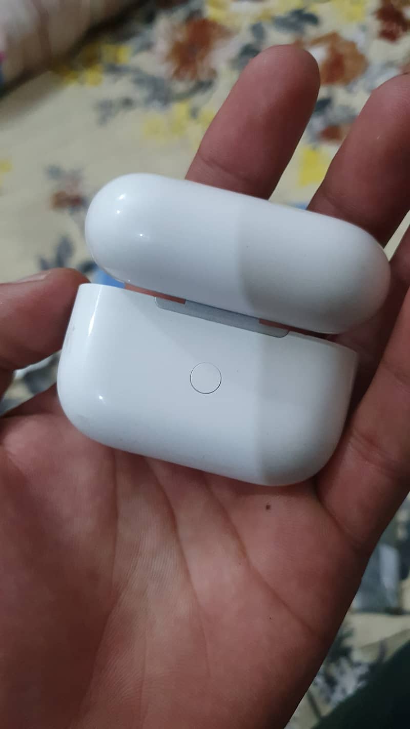 Airbuds 9 with charging cable 4