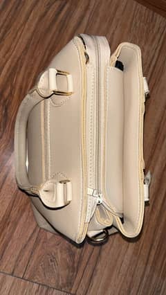 condition is 10/10 urgently sale beige bag with 4 pockets