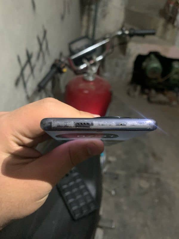 spark 20 pro plus EDGE slightly used 4