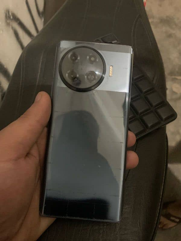 spark 20 pro plus EDGE slightly used 5