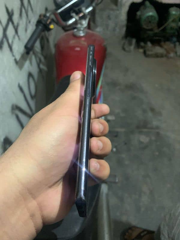 spark 20 pro plus EDGE slightly used 7