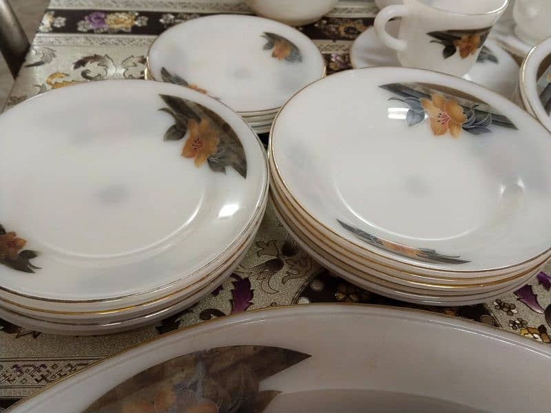 White Glass Marble Dinner set, Service for 6, unused 1