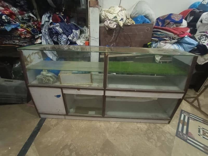 Almost 6 feet Long Counter 6mm glass on top 4