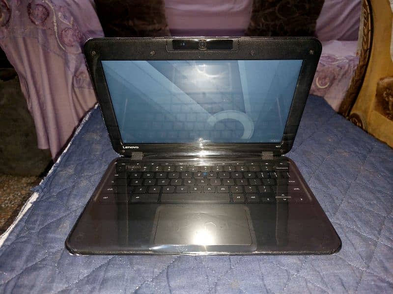 Lenovo Chromebook N22 4GB RAM / 16GB Storage – with charger 1