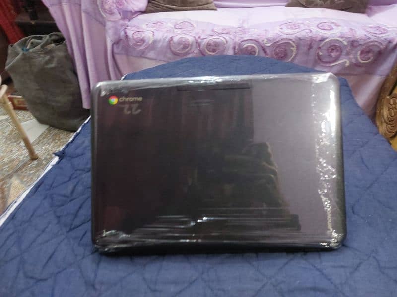 Lenovo Chromebook N22 4GB RAM / 16GB Storage – with charger 2