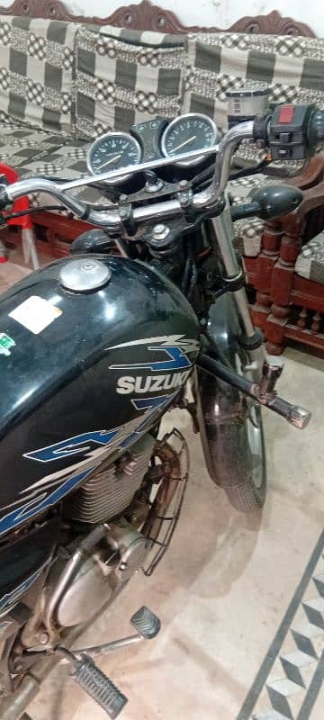 Suzuki GS 150 3