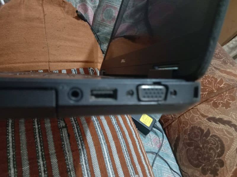 dell laptop with charger 3